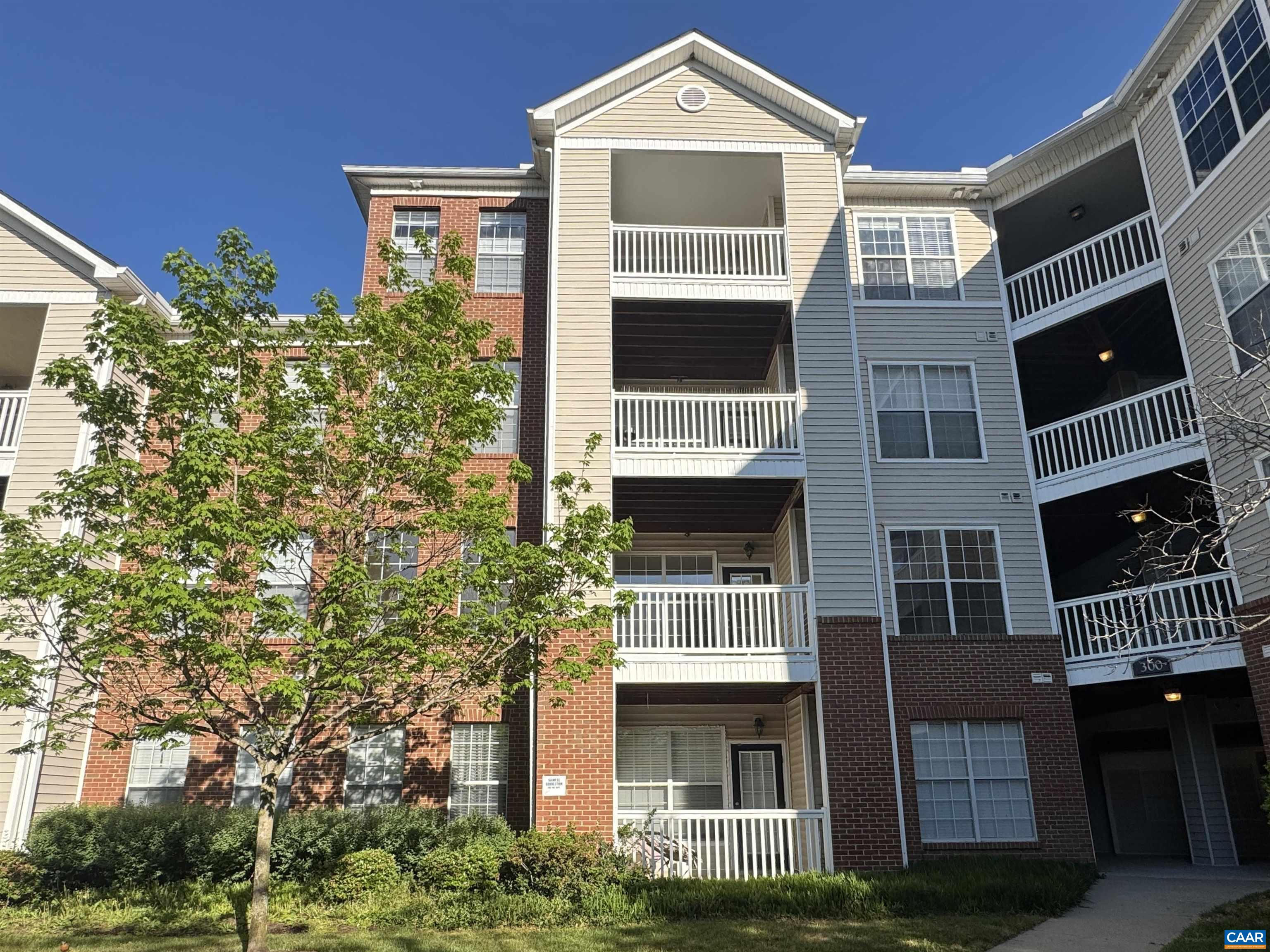 300 RIVERBEND DR Unit: 2A