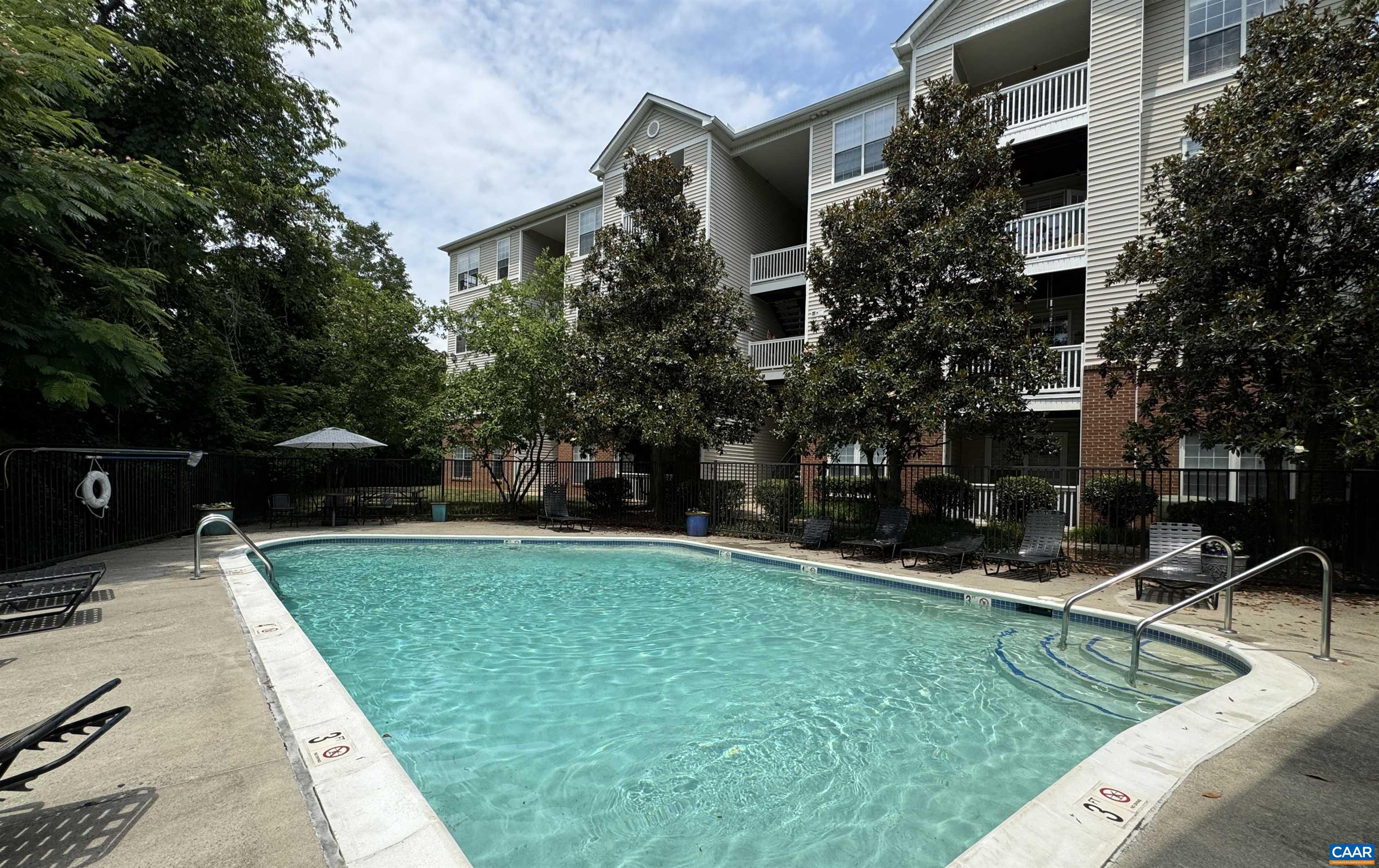 300 RIVERBEND DR Unit: 2A