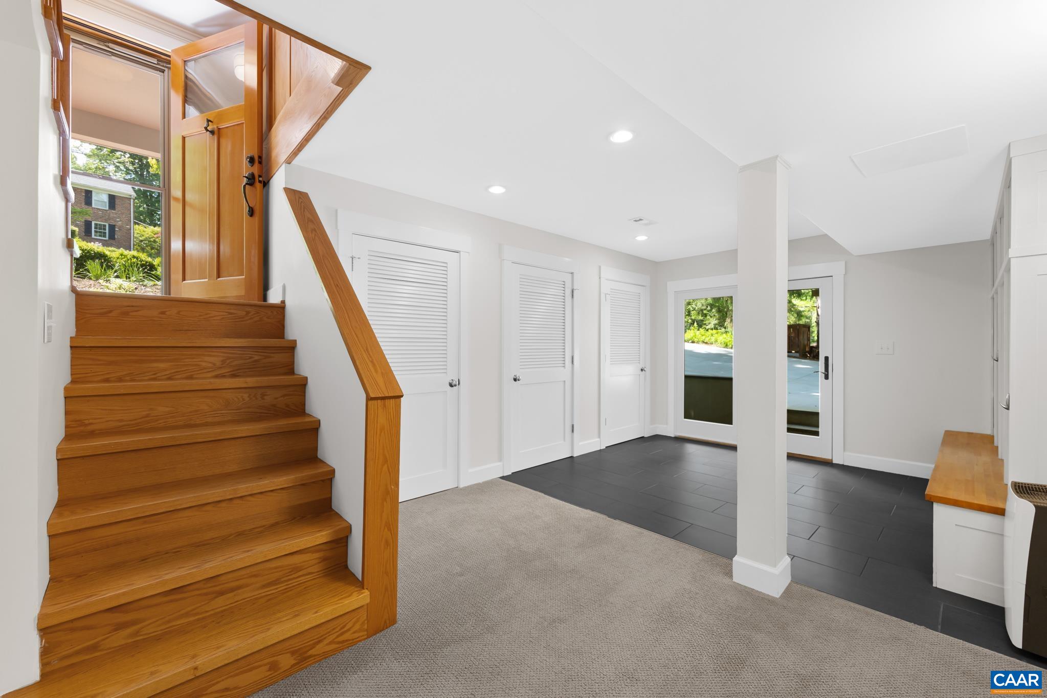 1832 YORKTOWN DR