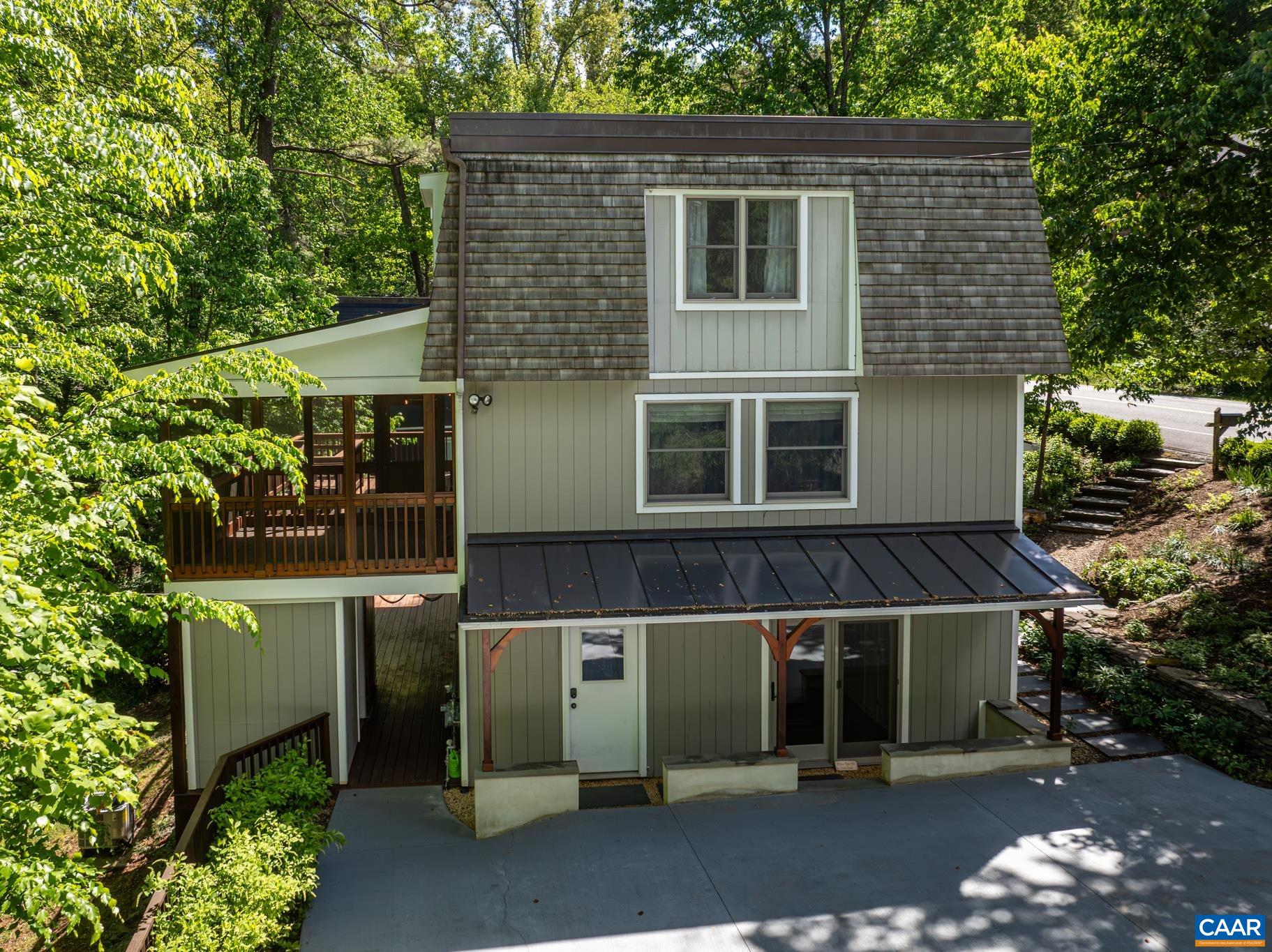 1832 YORKTOWN DR