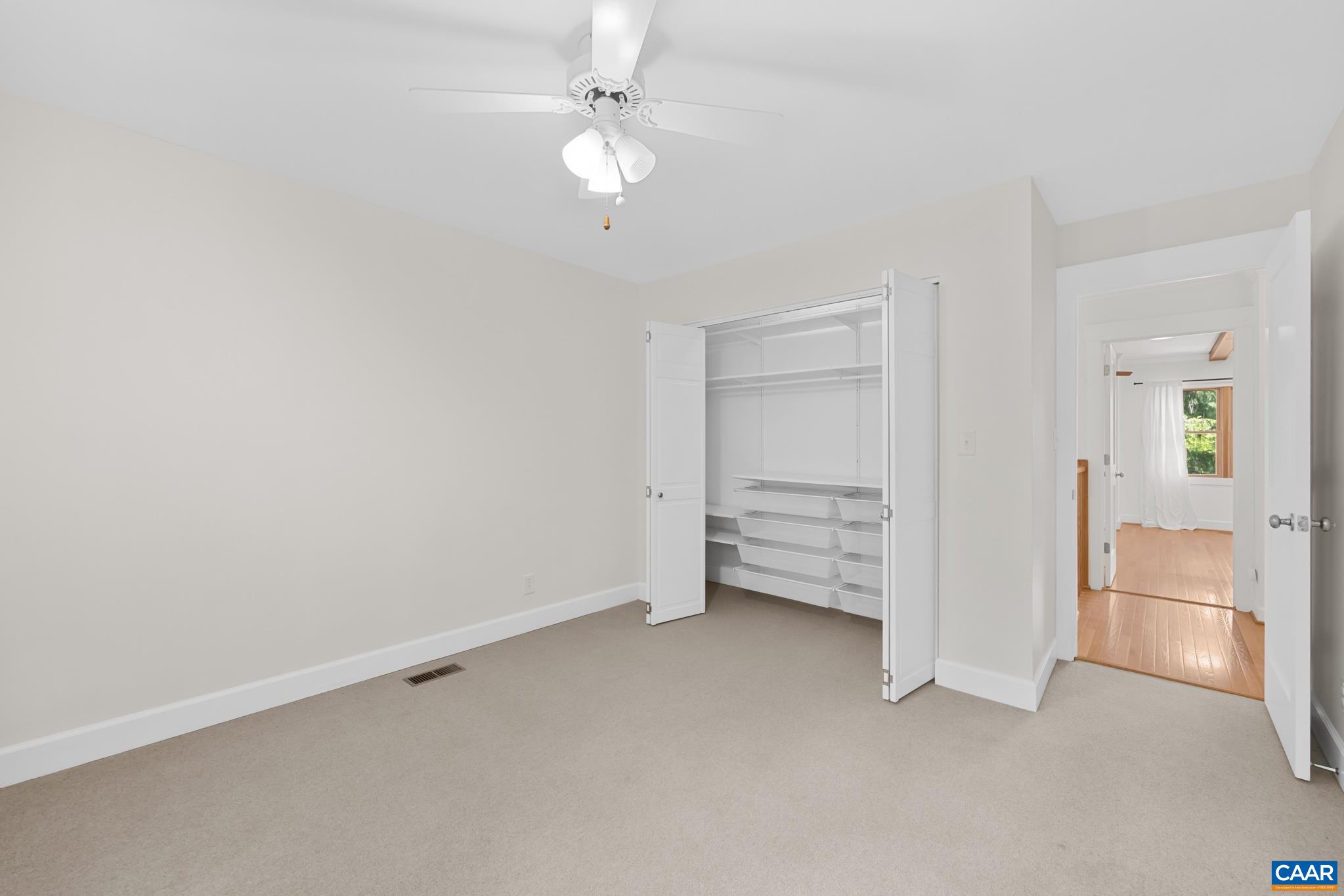 1832 YORKTOWN DR