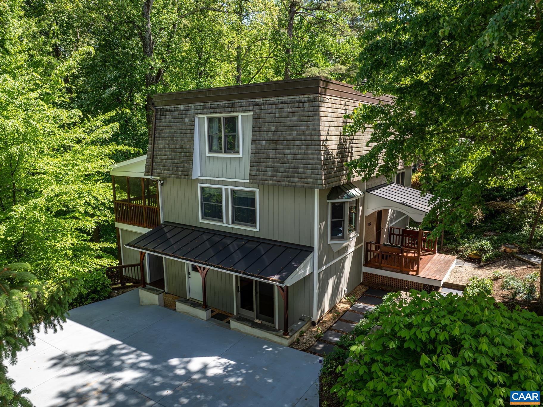 1832 YORKTOWN DR