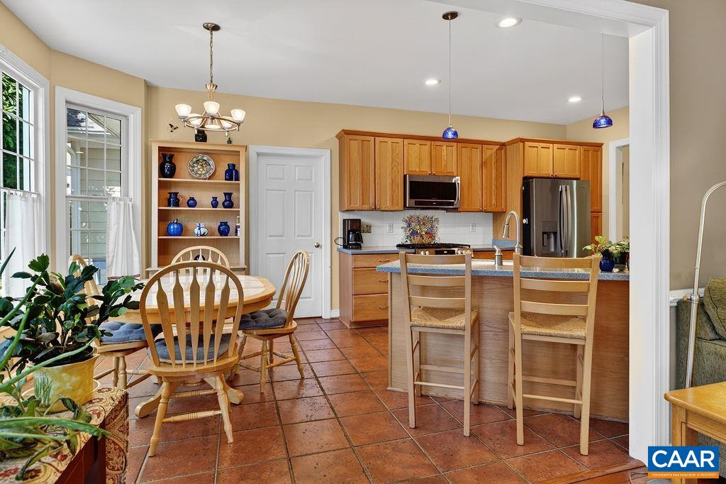 946 STONEY CREEK EAST