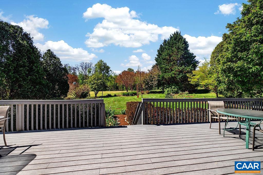 946 STONEY CREEK EAST