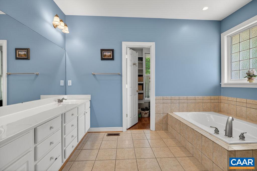 946 STONEY CREEK EAST