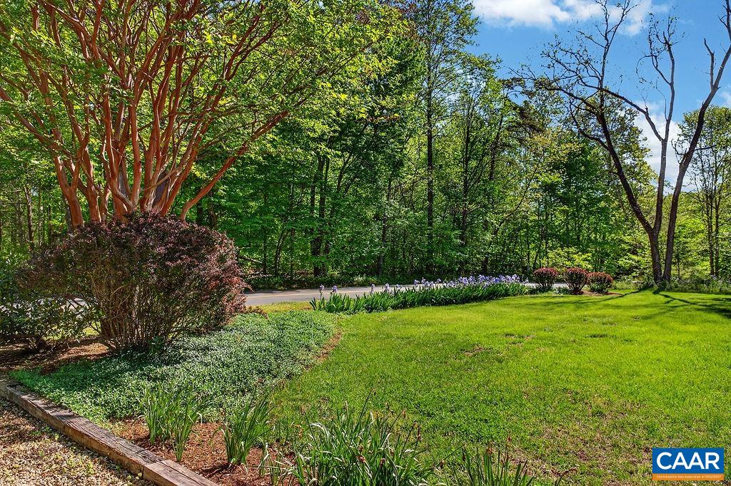 946 STONEY CREEK EAST