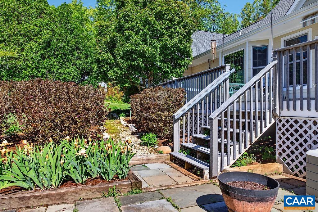 946 STONEY CREEK EAST
