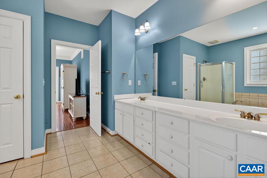 946 STONEY CREEK EAST