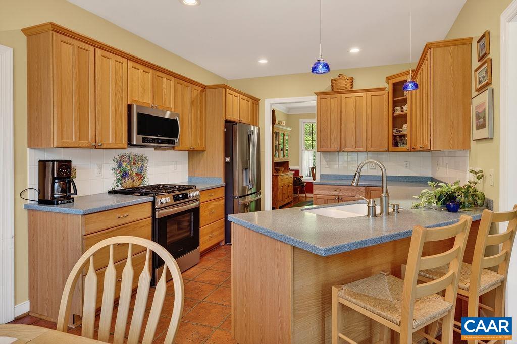 946 STONEY CREEK EAST