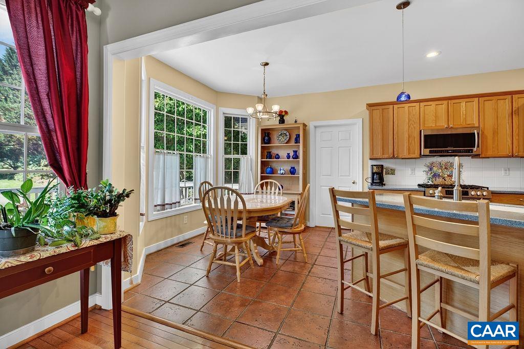 946 STONEY CREEK EAST