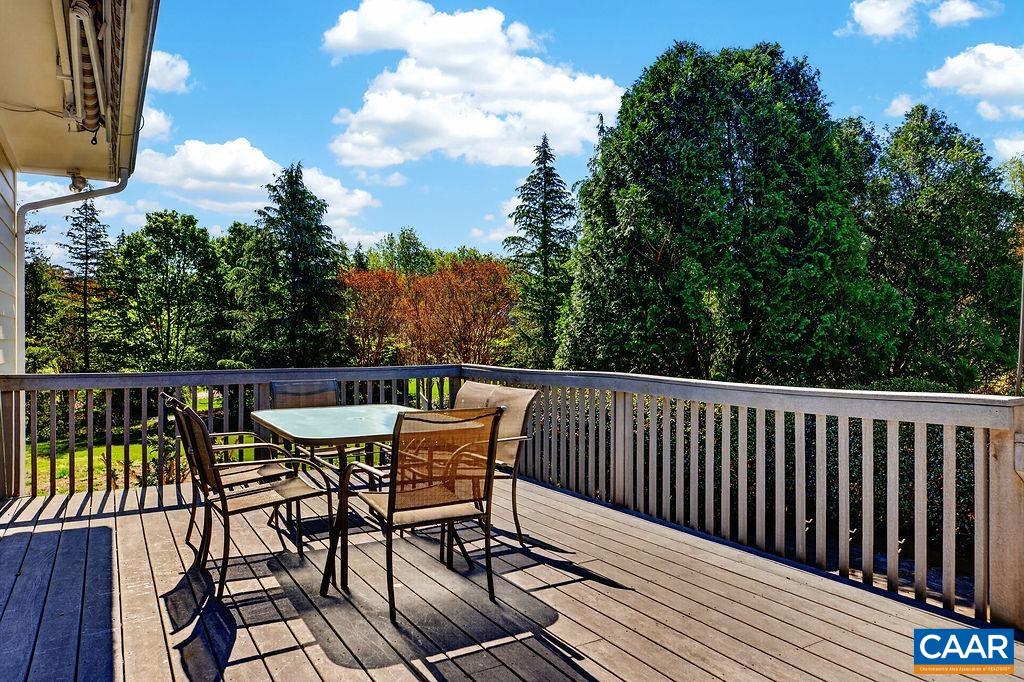946 STONEY CREEK EAST