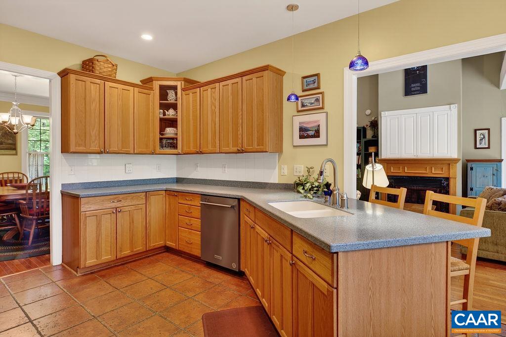946 STONEY CREEK EAST