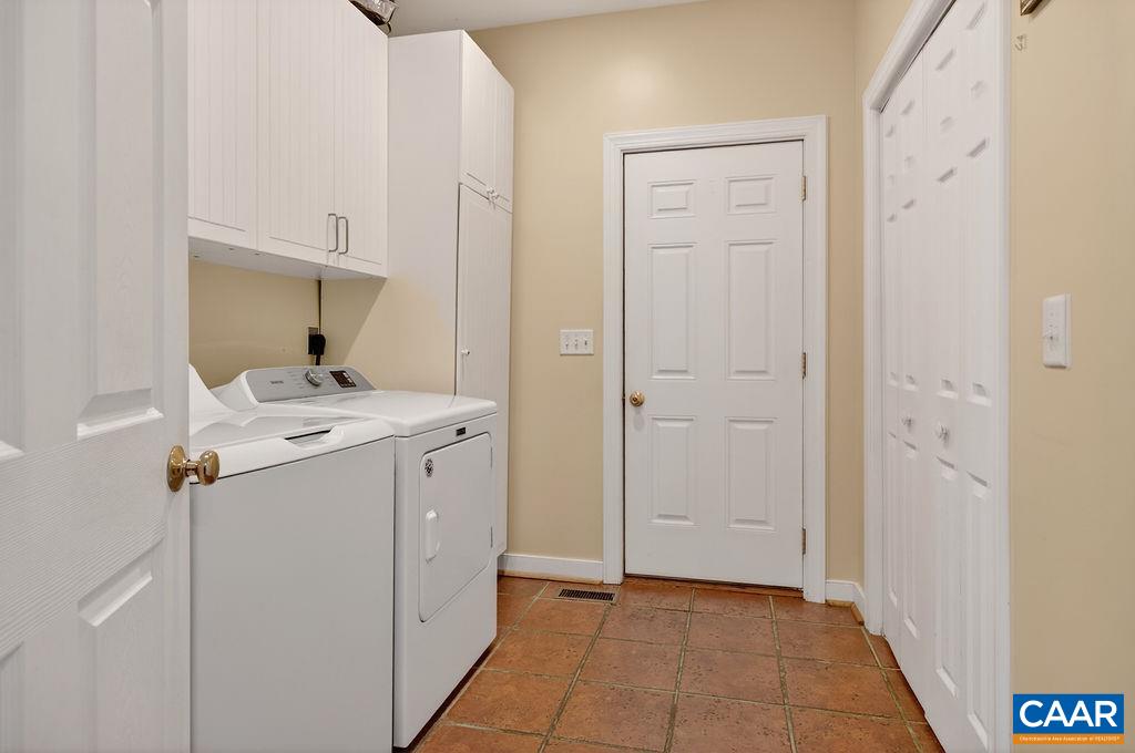 946 STONEY CREEK EAST