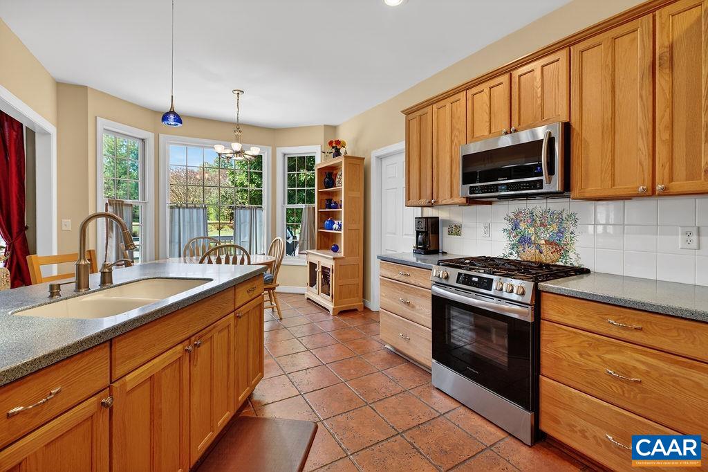 946 STONEY CREEK EAST