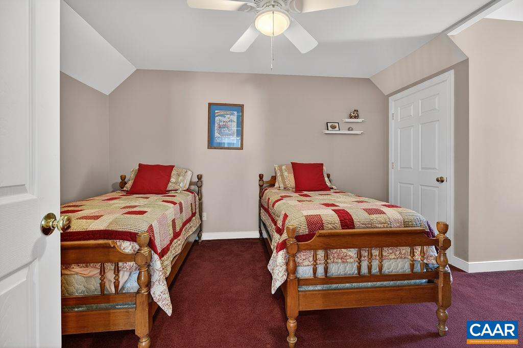 946 STONEY CREEK EAST