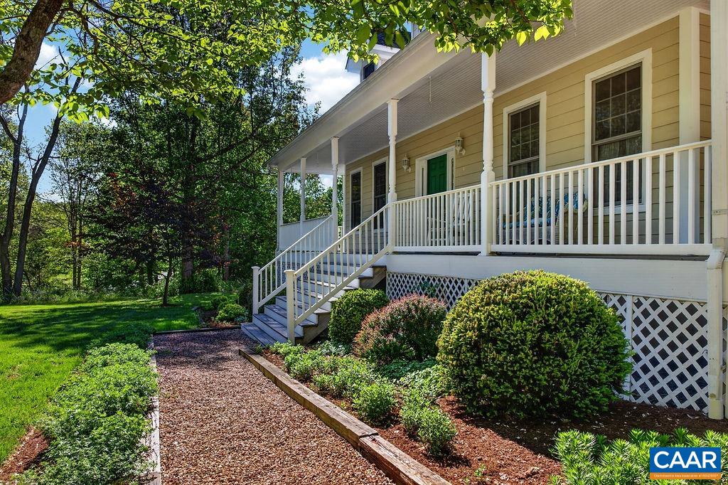 946 STONEY CREEK EAST