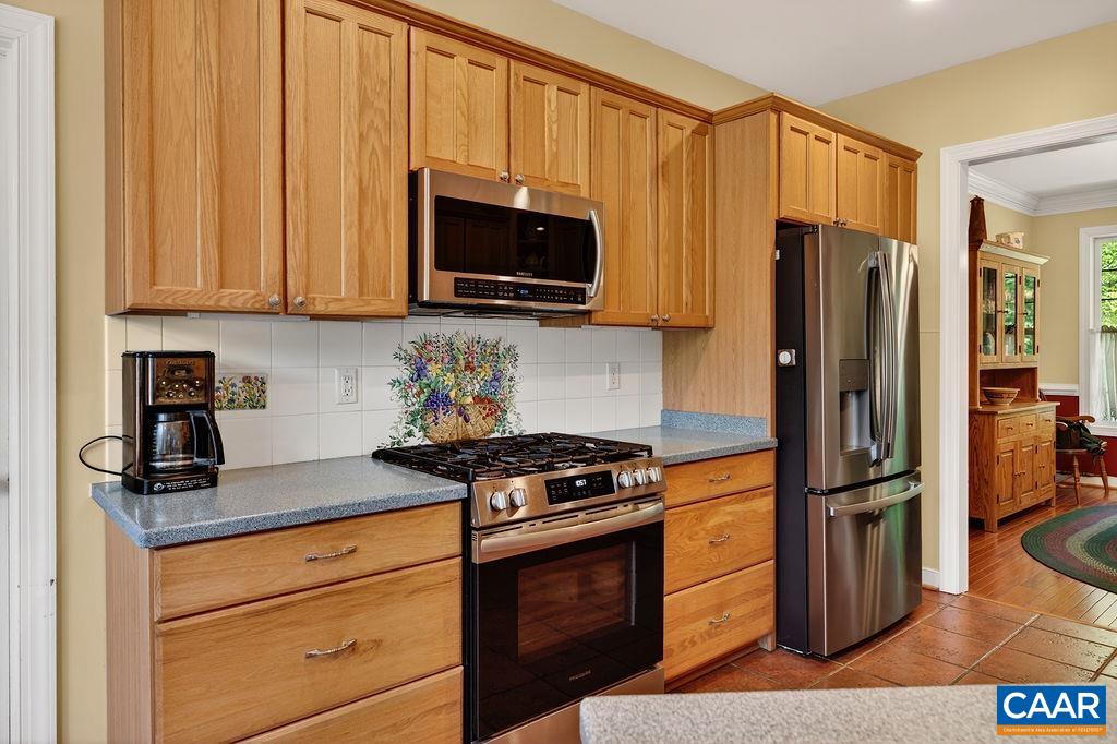 946 STONEY CREEK EAST