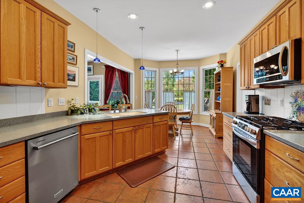 946 STONEY CREEK EAST
