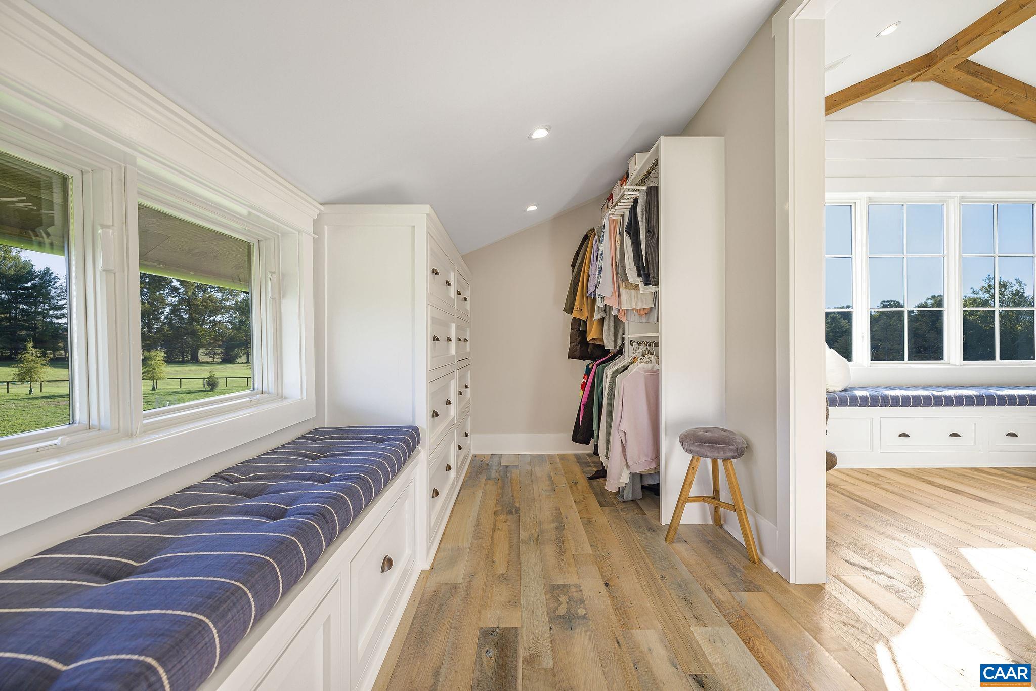 320 BARN HOUSE LN