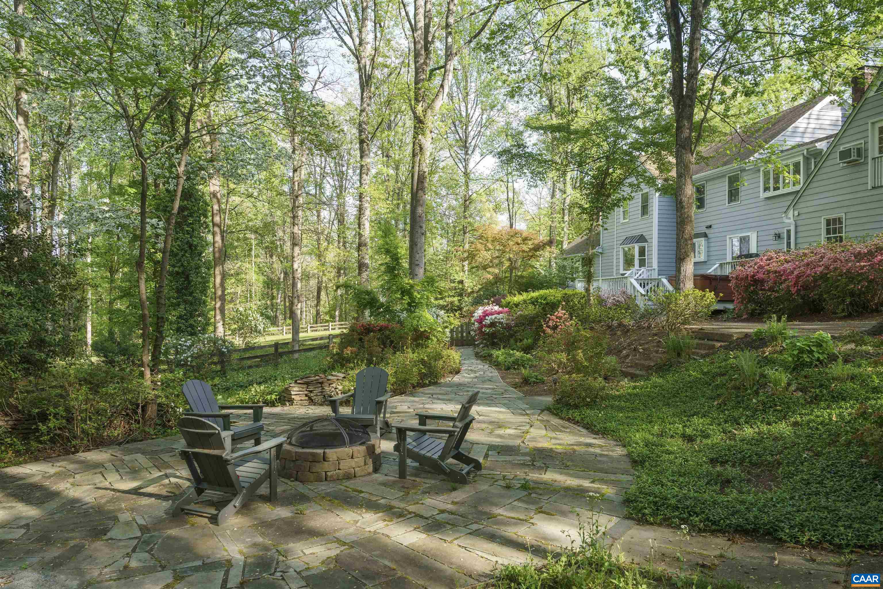 755 LOCHRIDGE LN