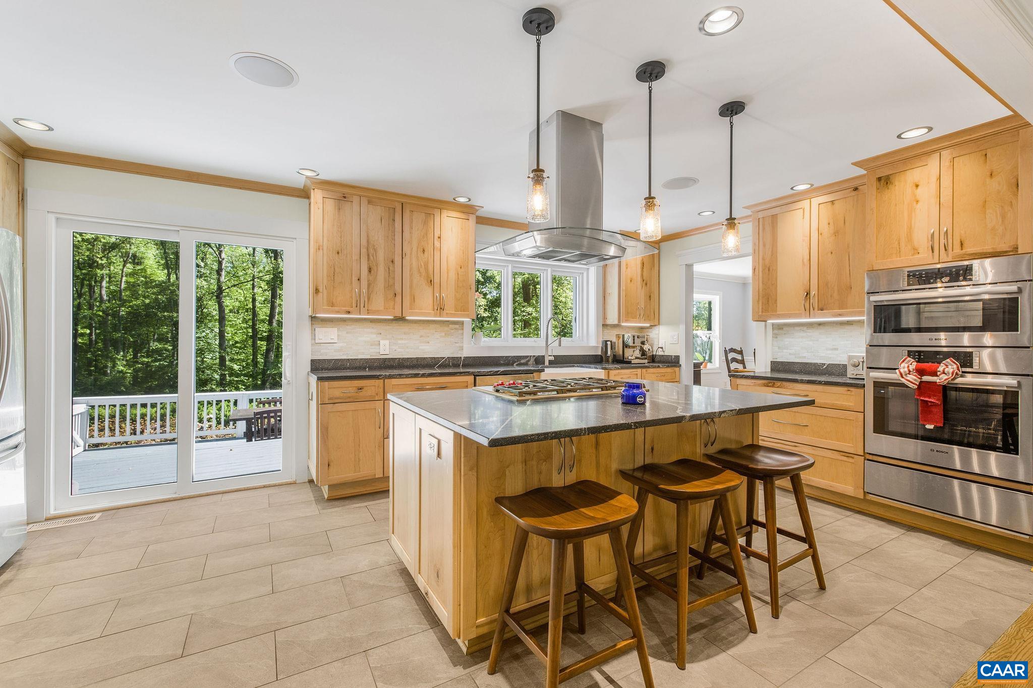 755 LOCHRIDGE LN