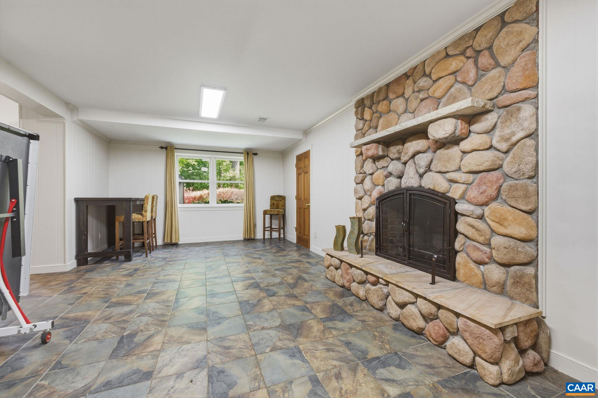 755 LOCHRIDGE LN