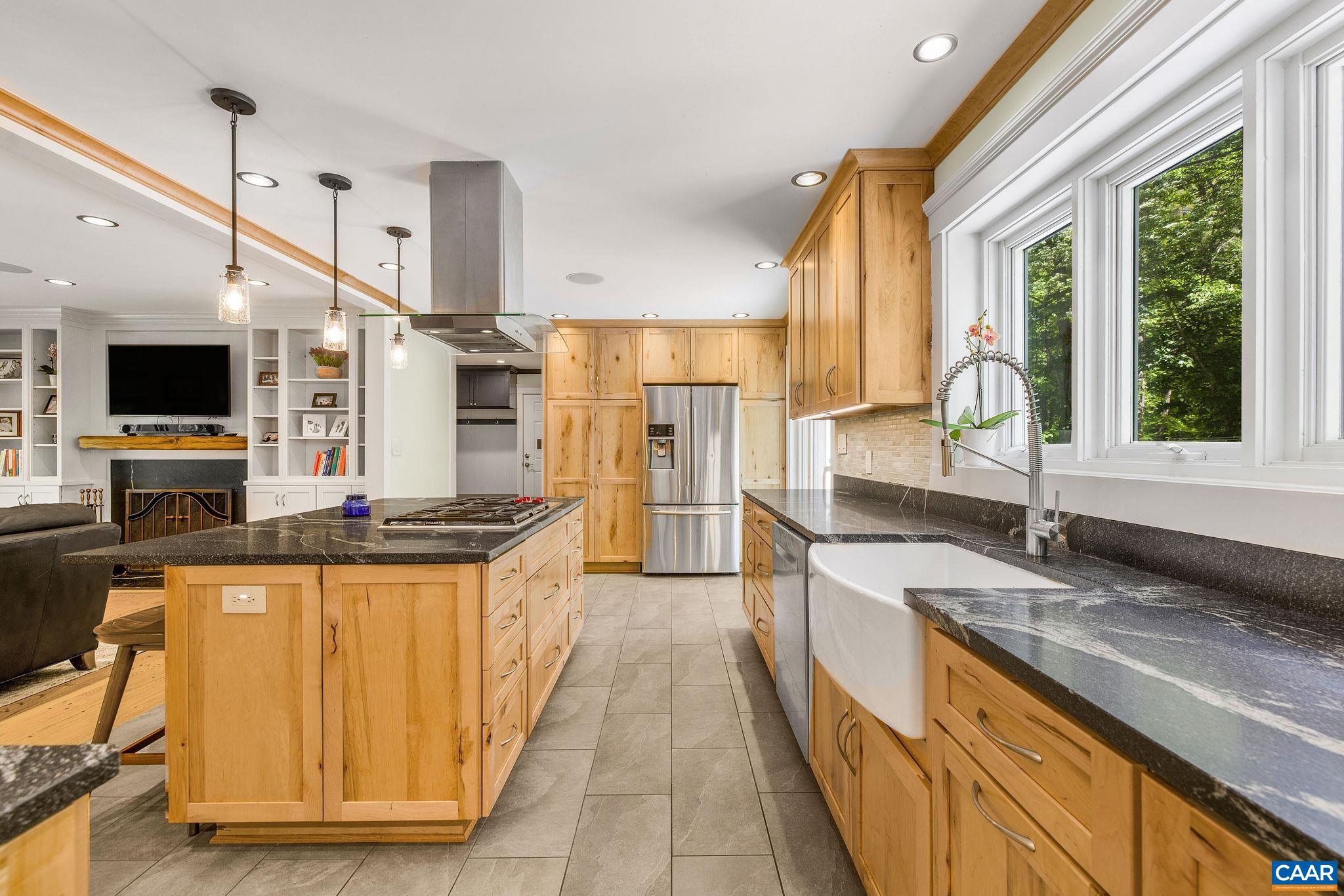 755 LOCHRIDGE LN