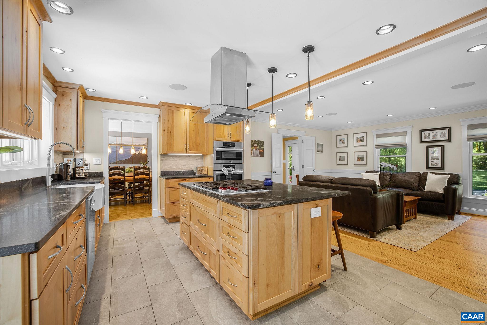755 LOCHRIDGE LN