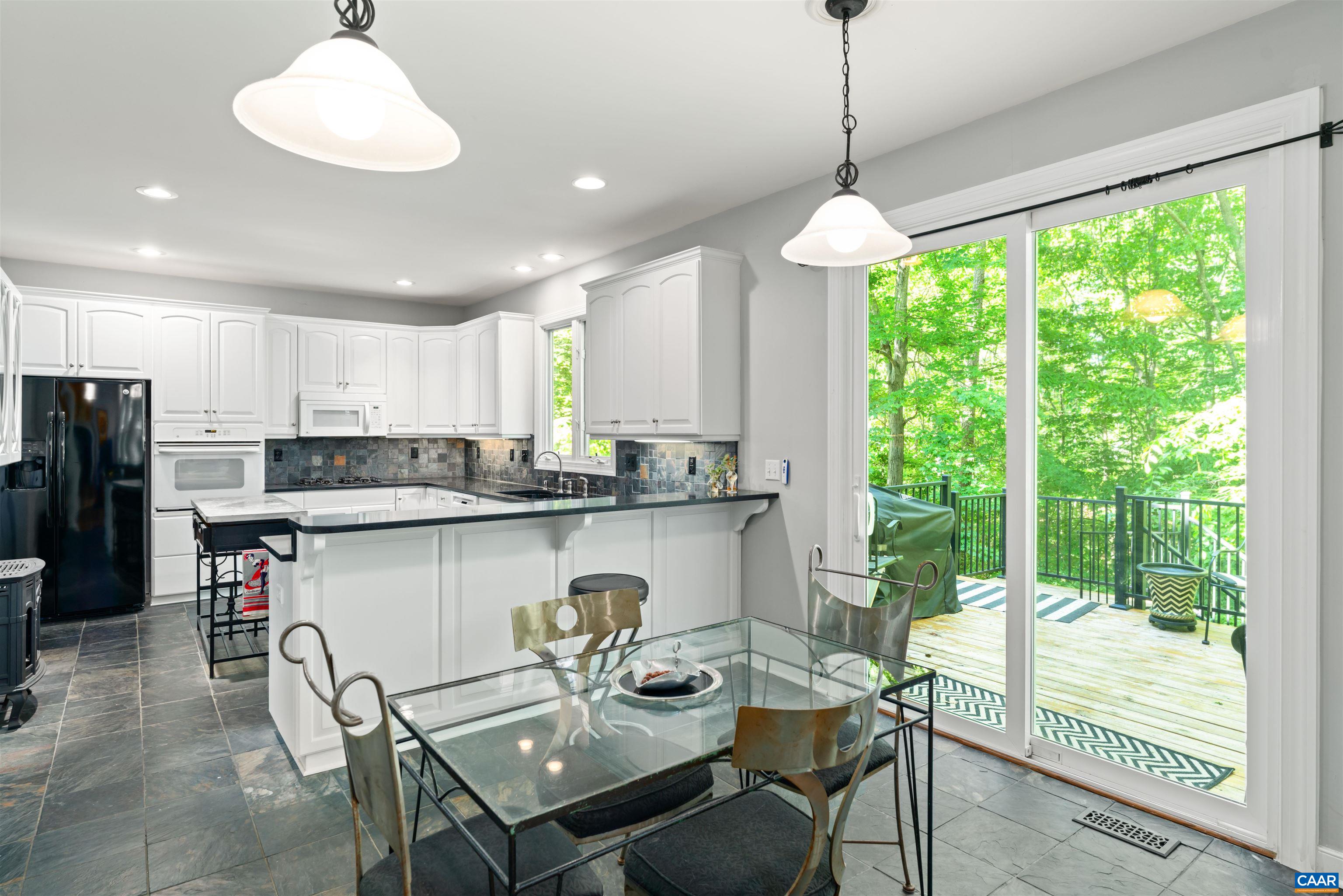 912 KING WILLIAM DR
