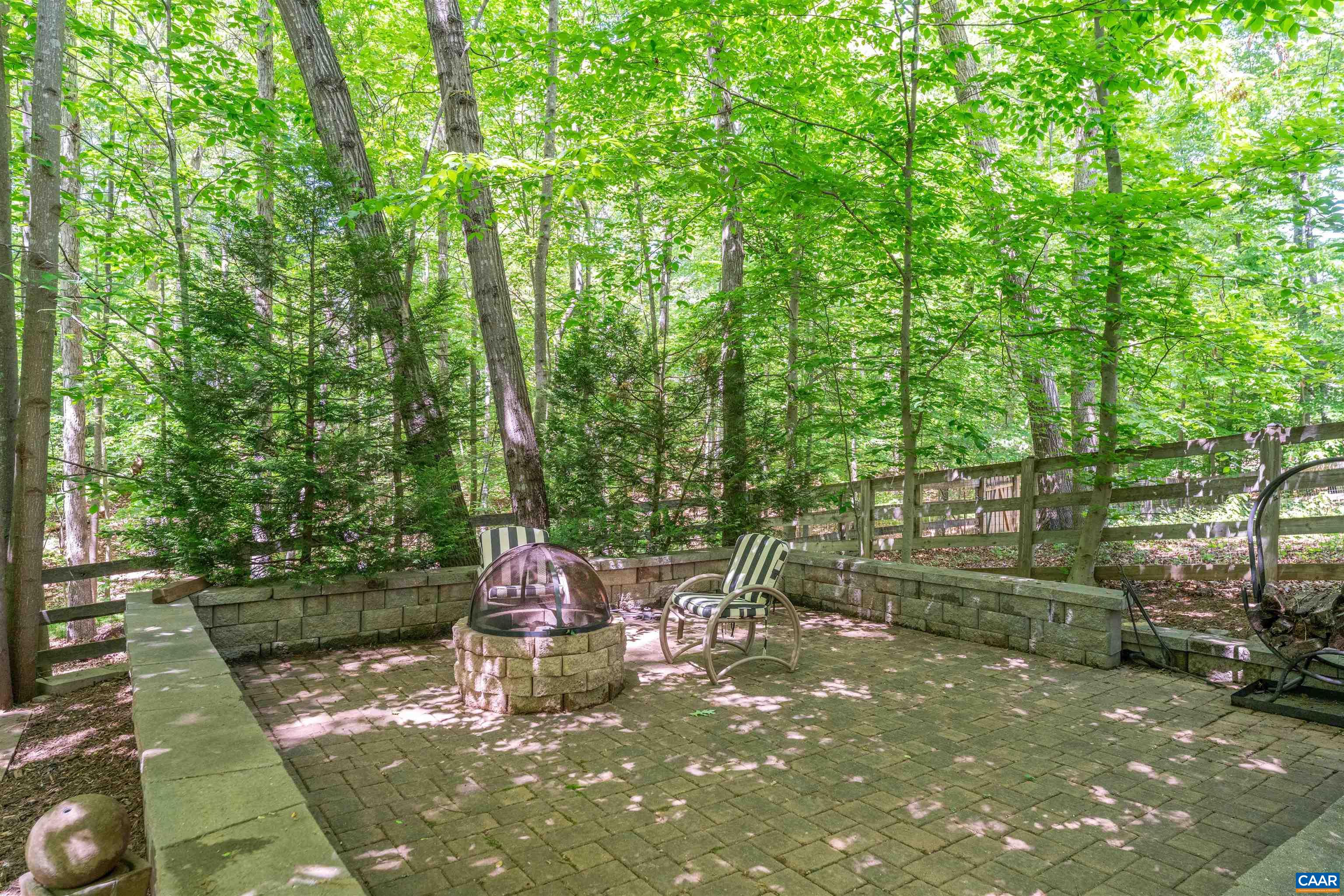 912 KING WILLIAM DR