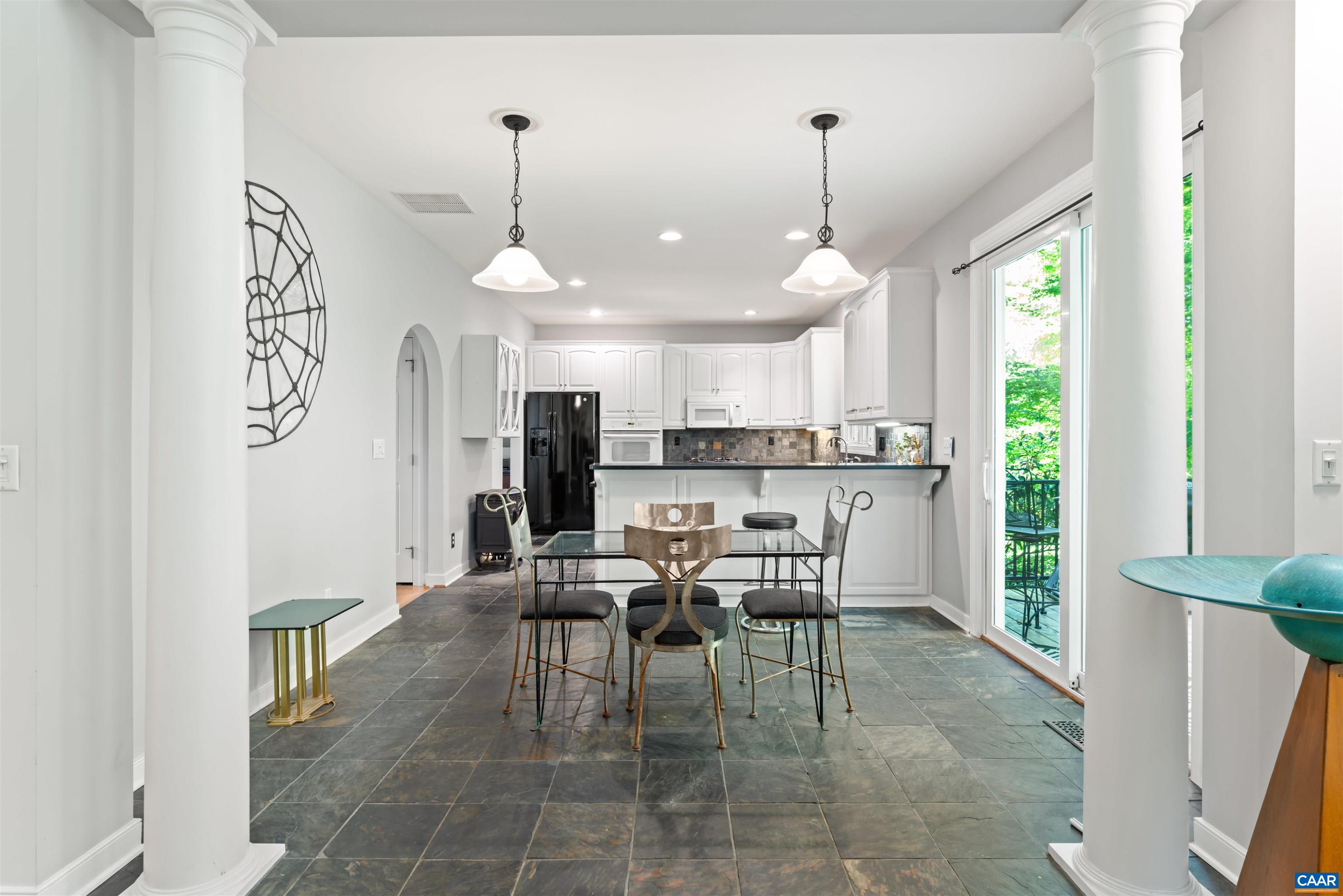 912 KING WILLIAM DR