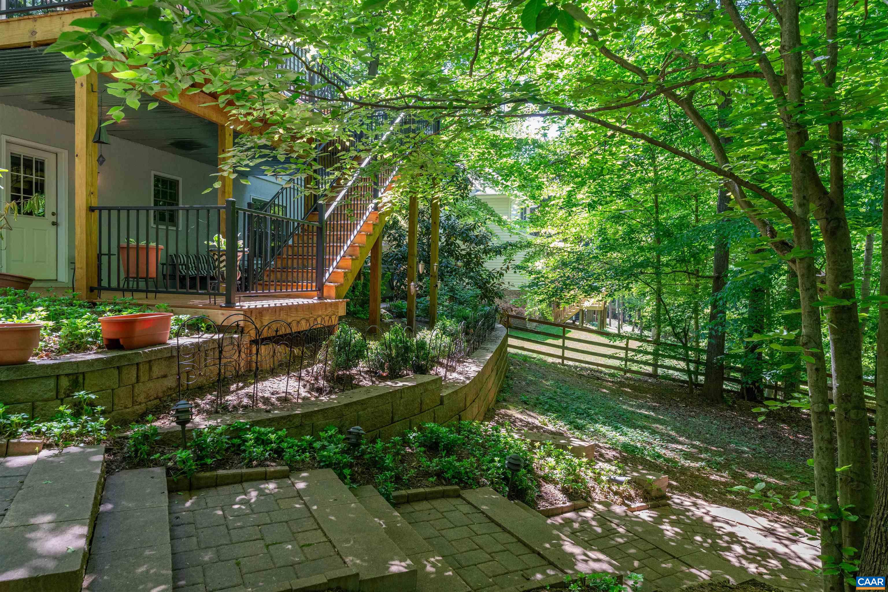 912 KING WILLIAM DR