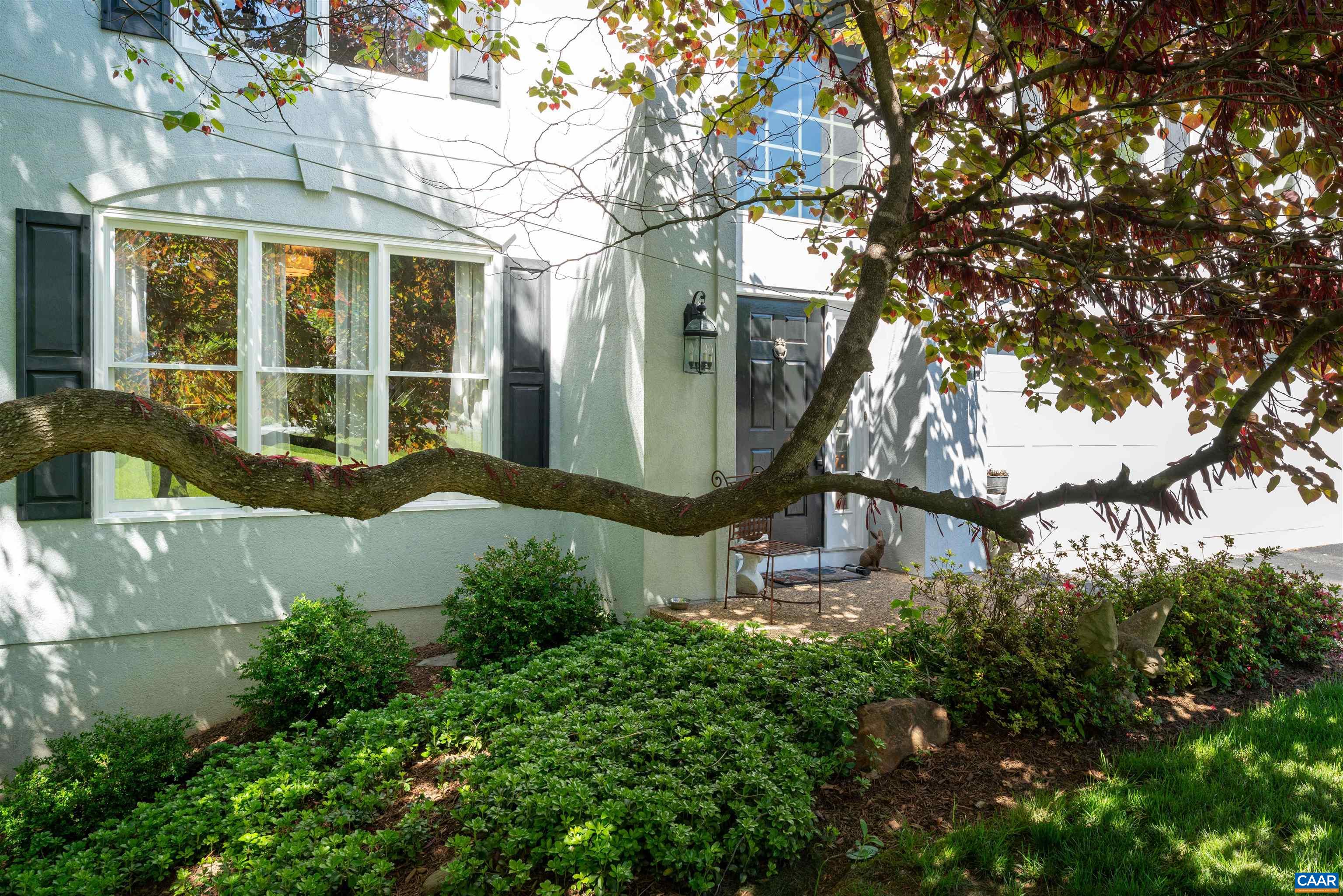 912 KING WILLIAM DR