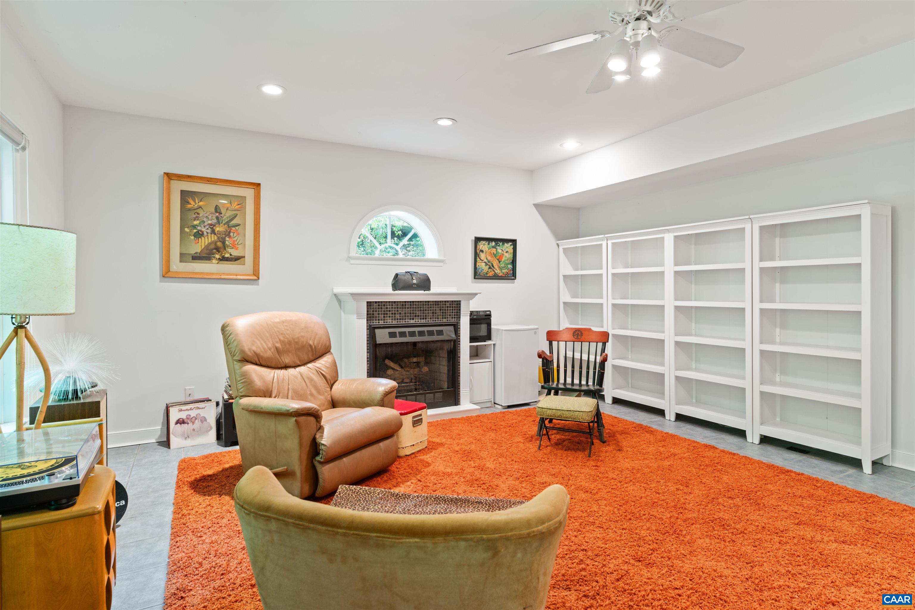 912 KING WILLIAM DR