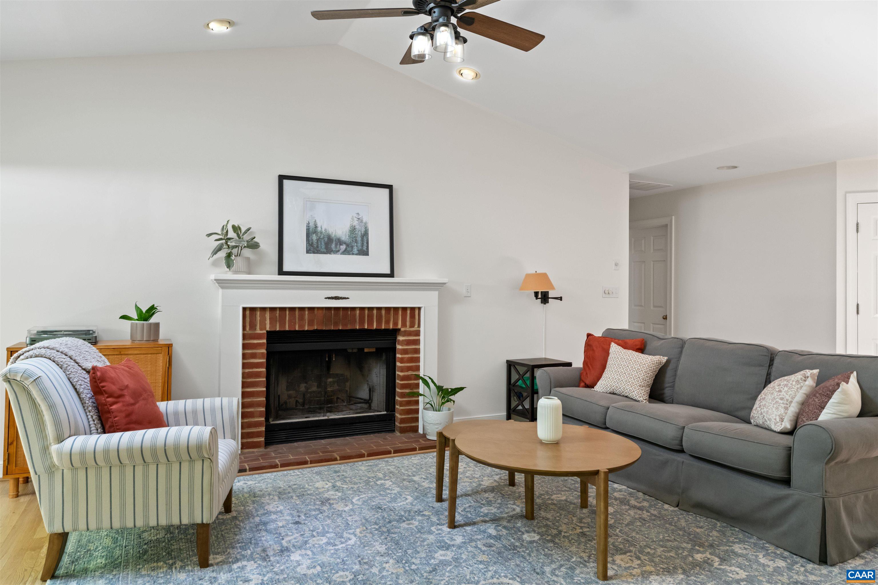 3310 WOODCREEK DR