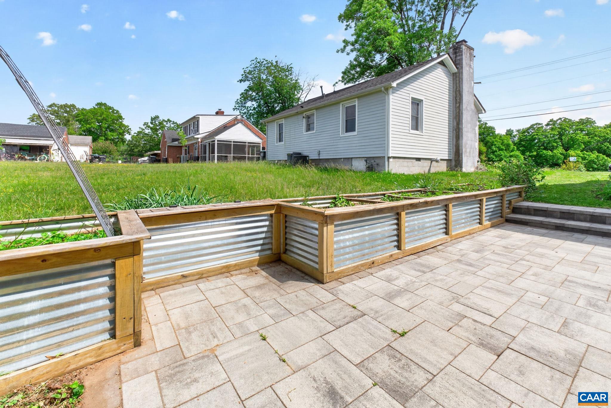 1023 FOREST HILLS AVE