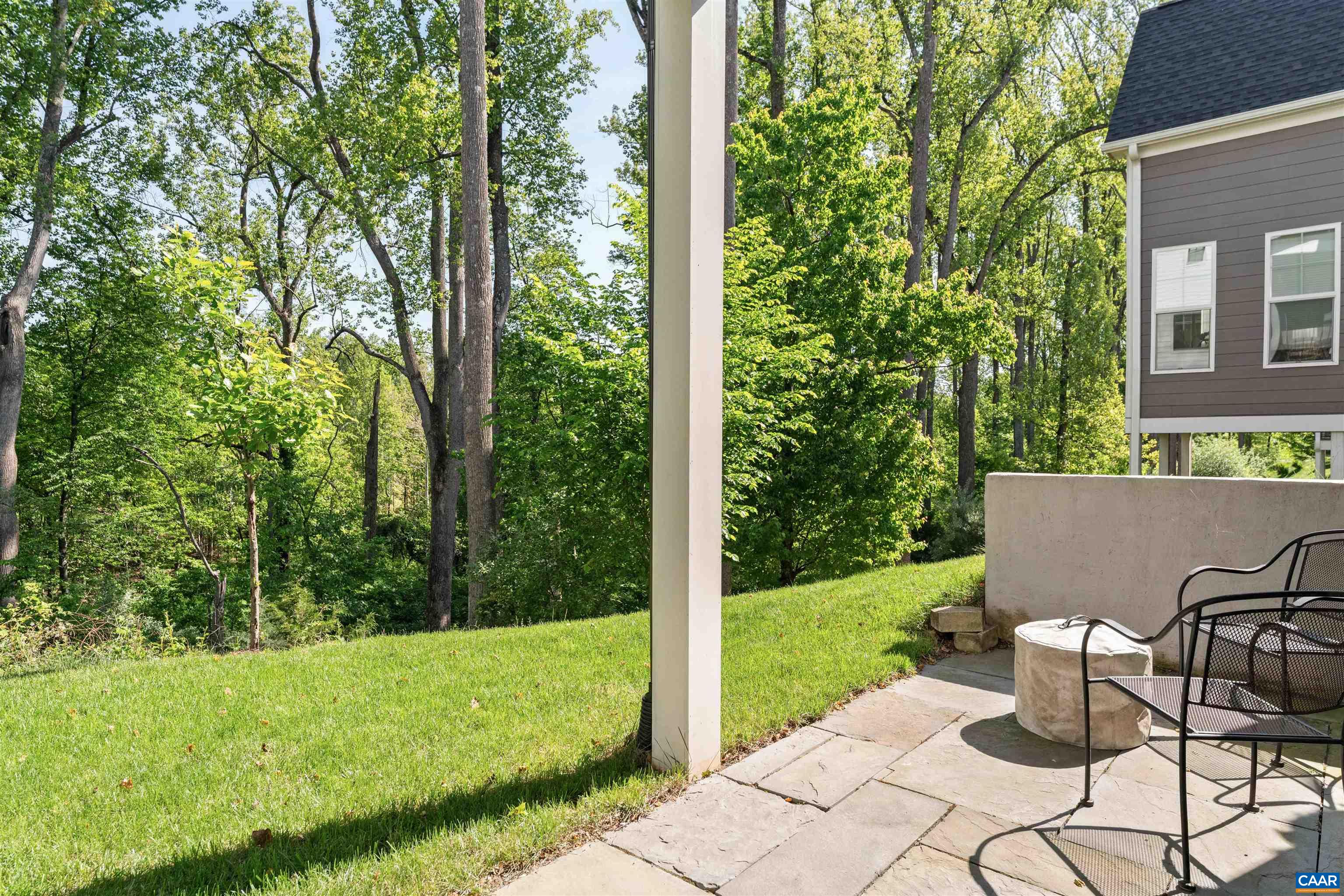 222 BISHOPGATE LN