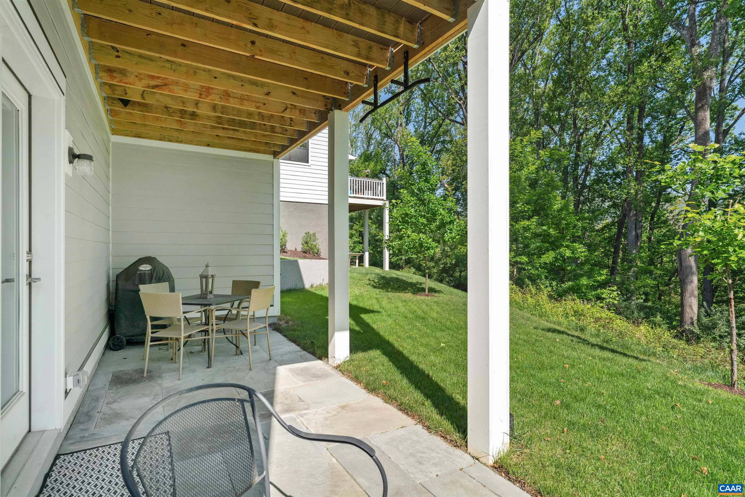 222 BISHOPGATE LN