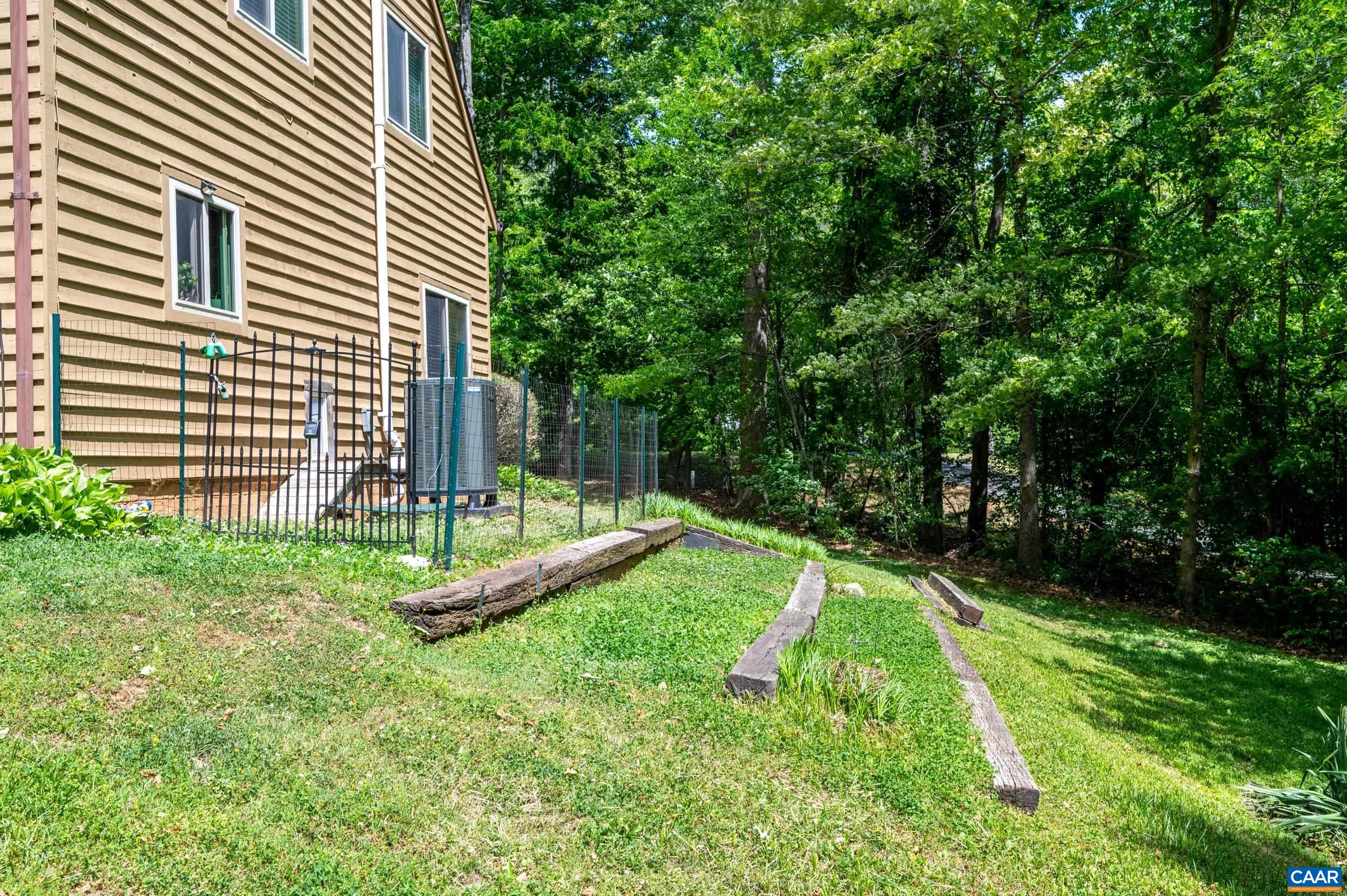 352 DANIELS RD