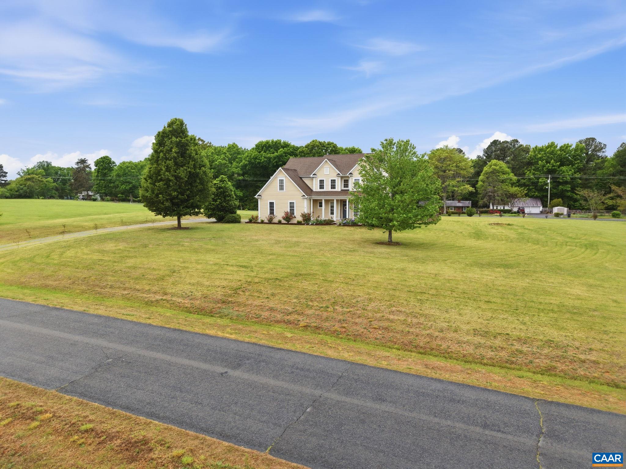 172 GLEBE LN