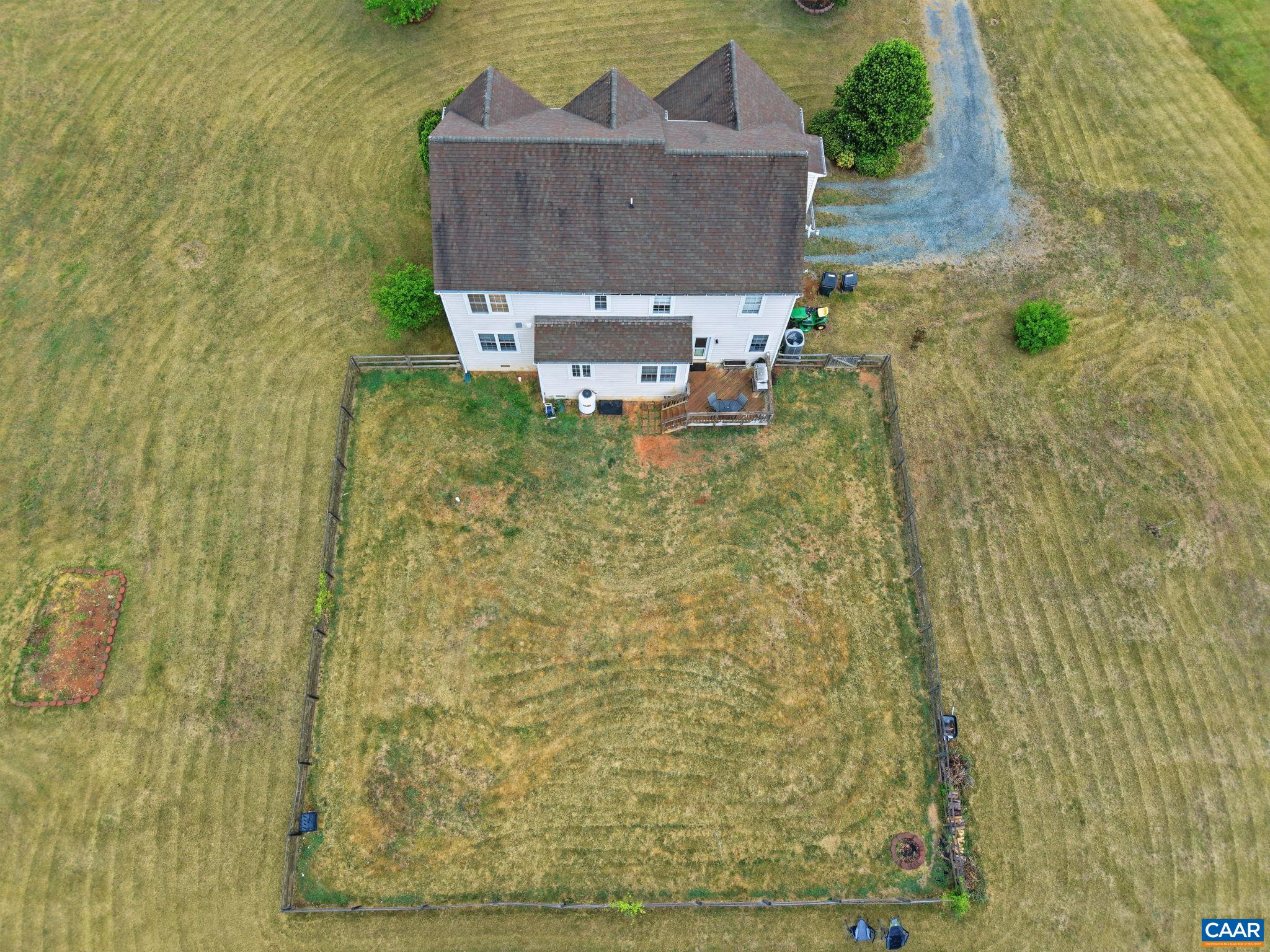 172 GLEBE LN
