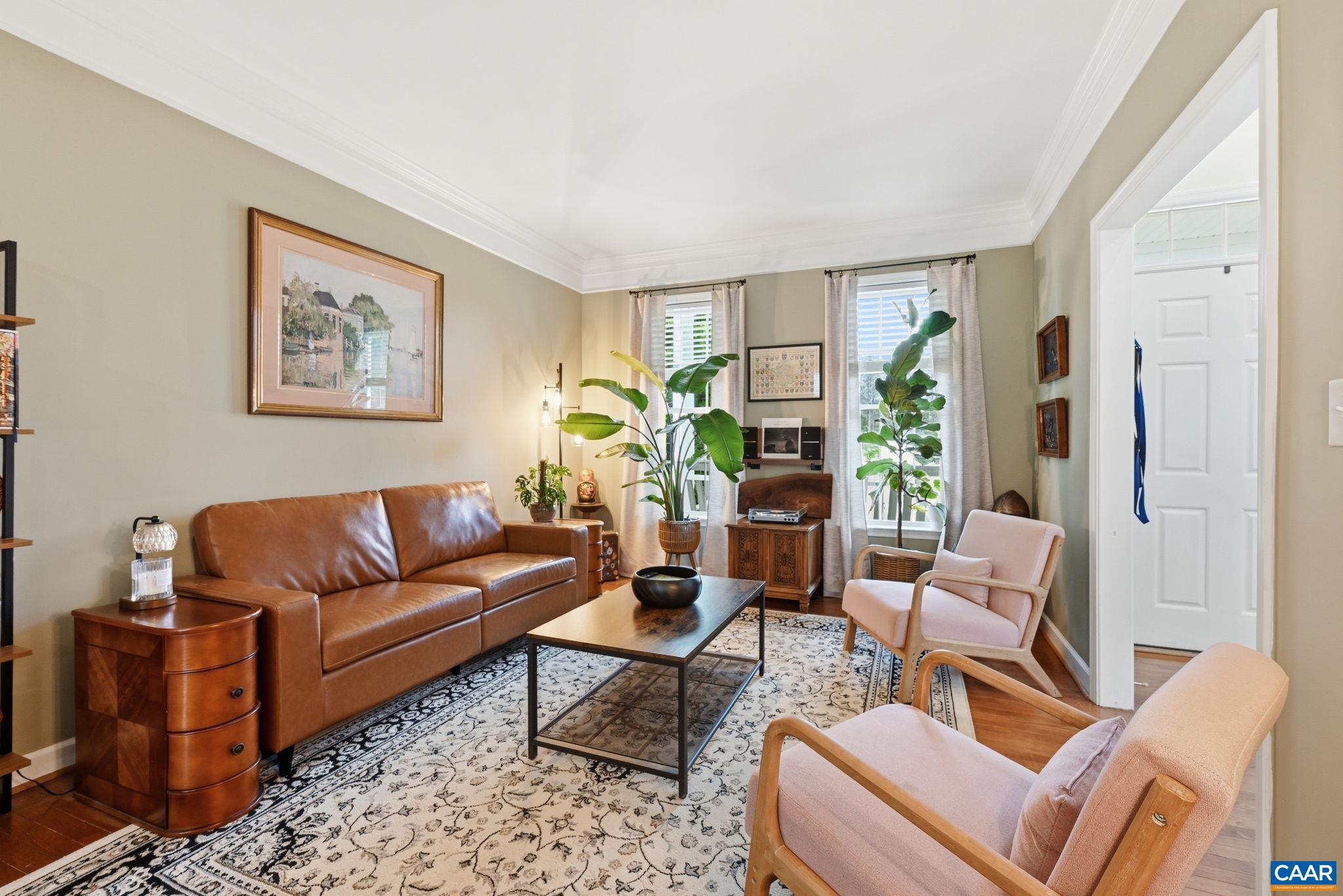 172 GLEBE LN