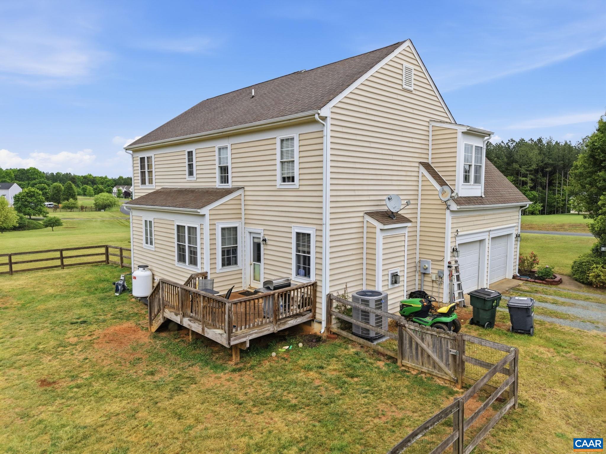 172 GLEBE LN