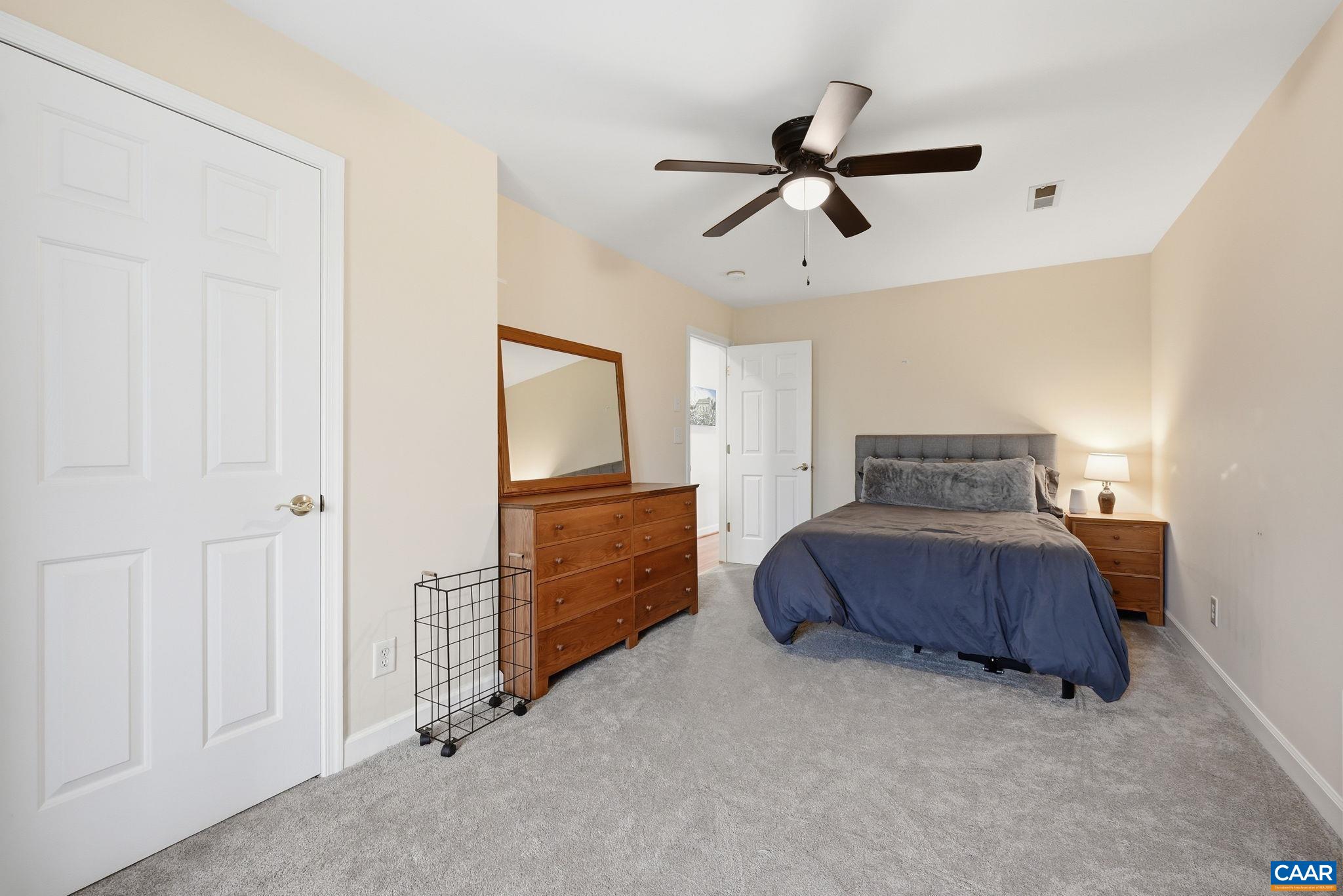 172 GLEBE LN