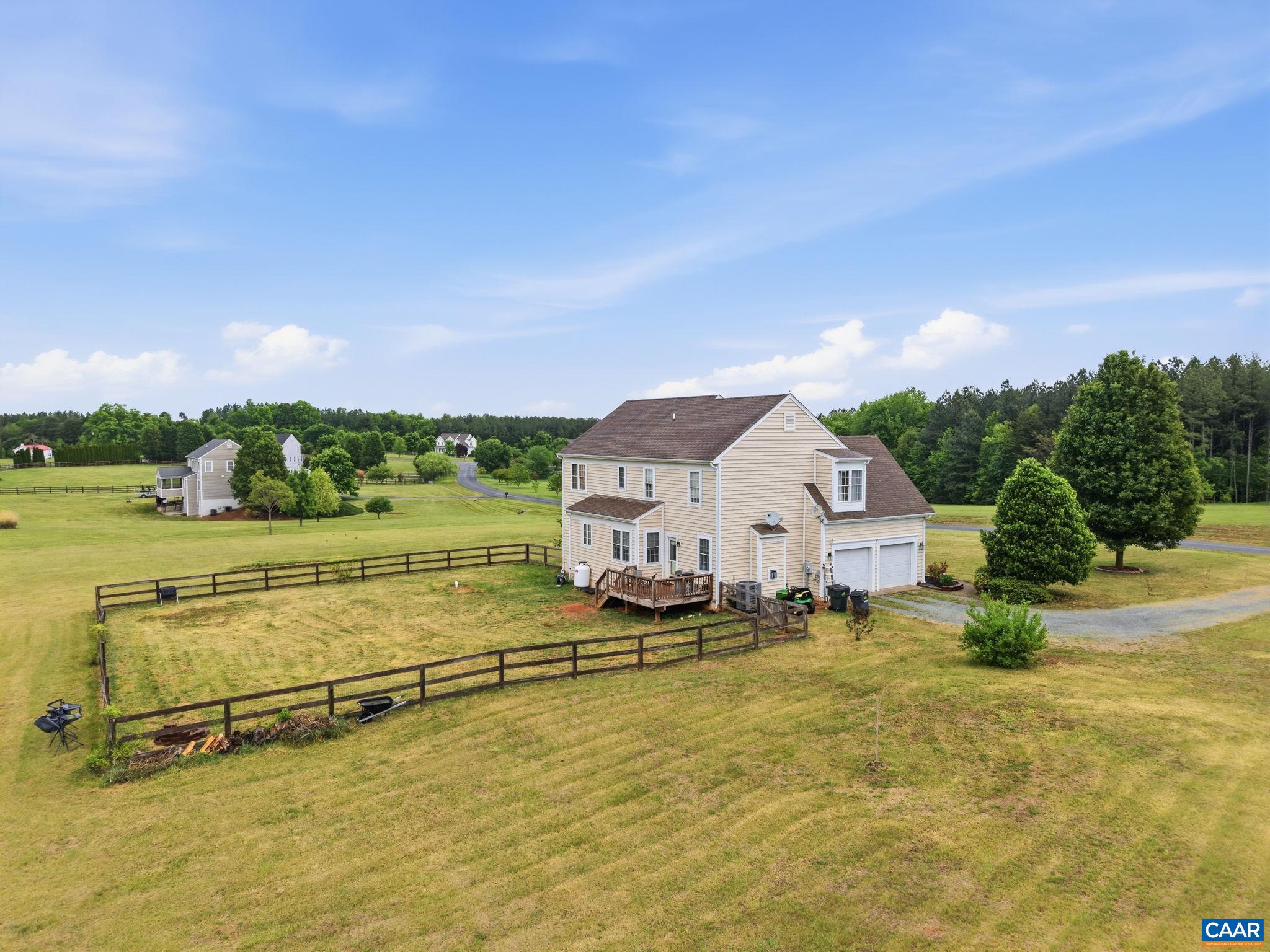 172 GLEBE LN