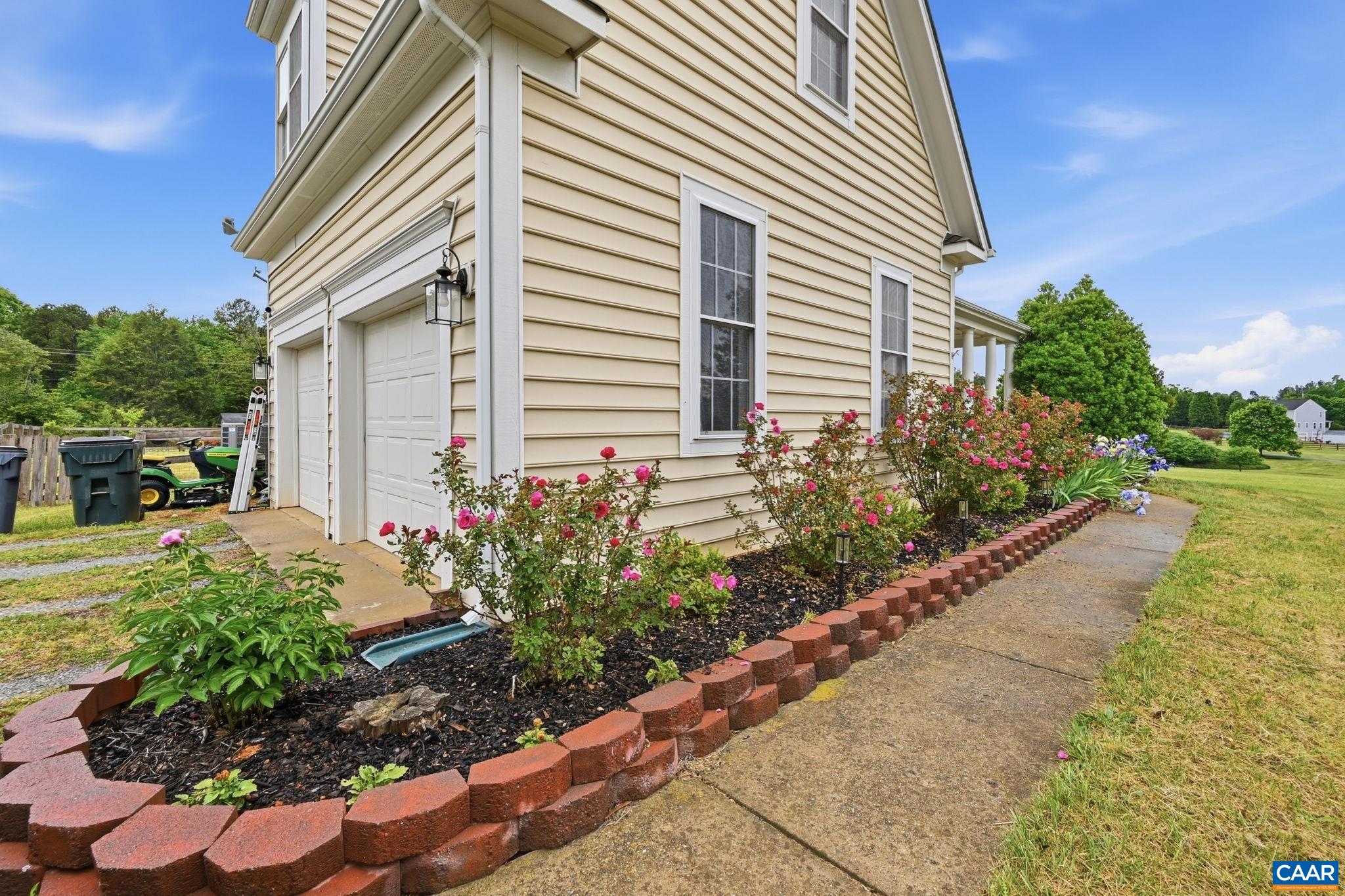 172 GLEBE LN