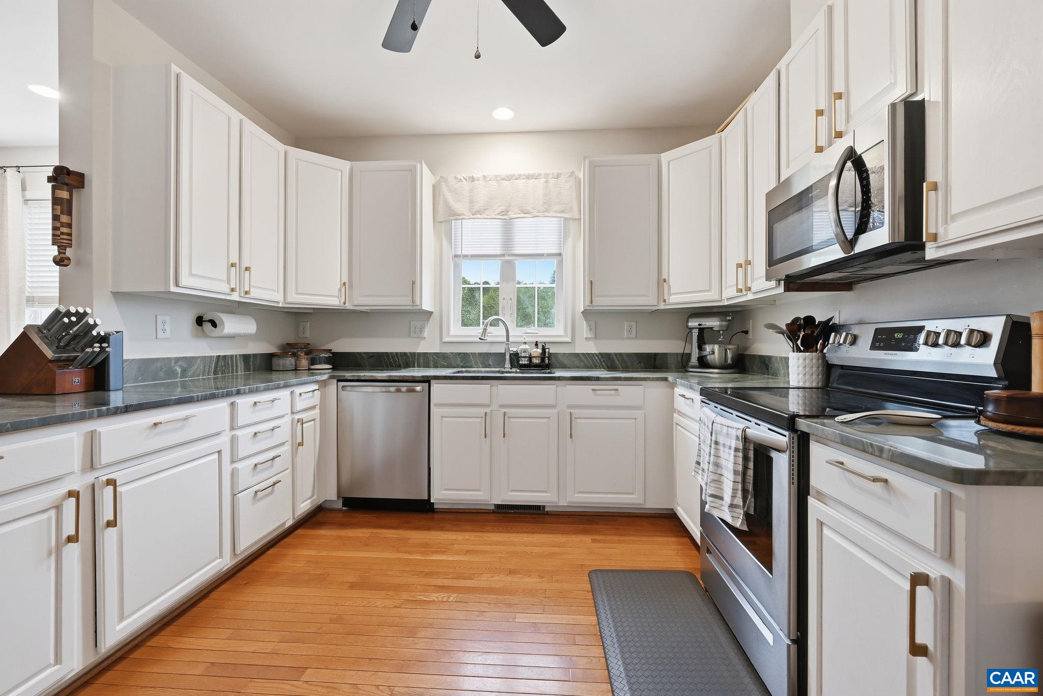 172 GLEBE LN