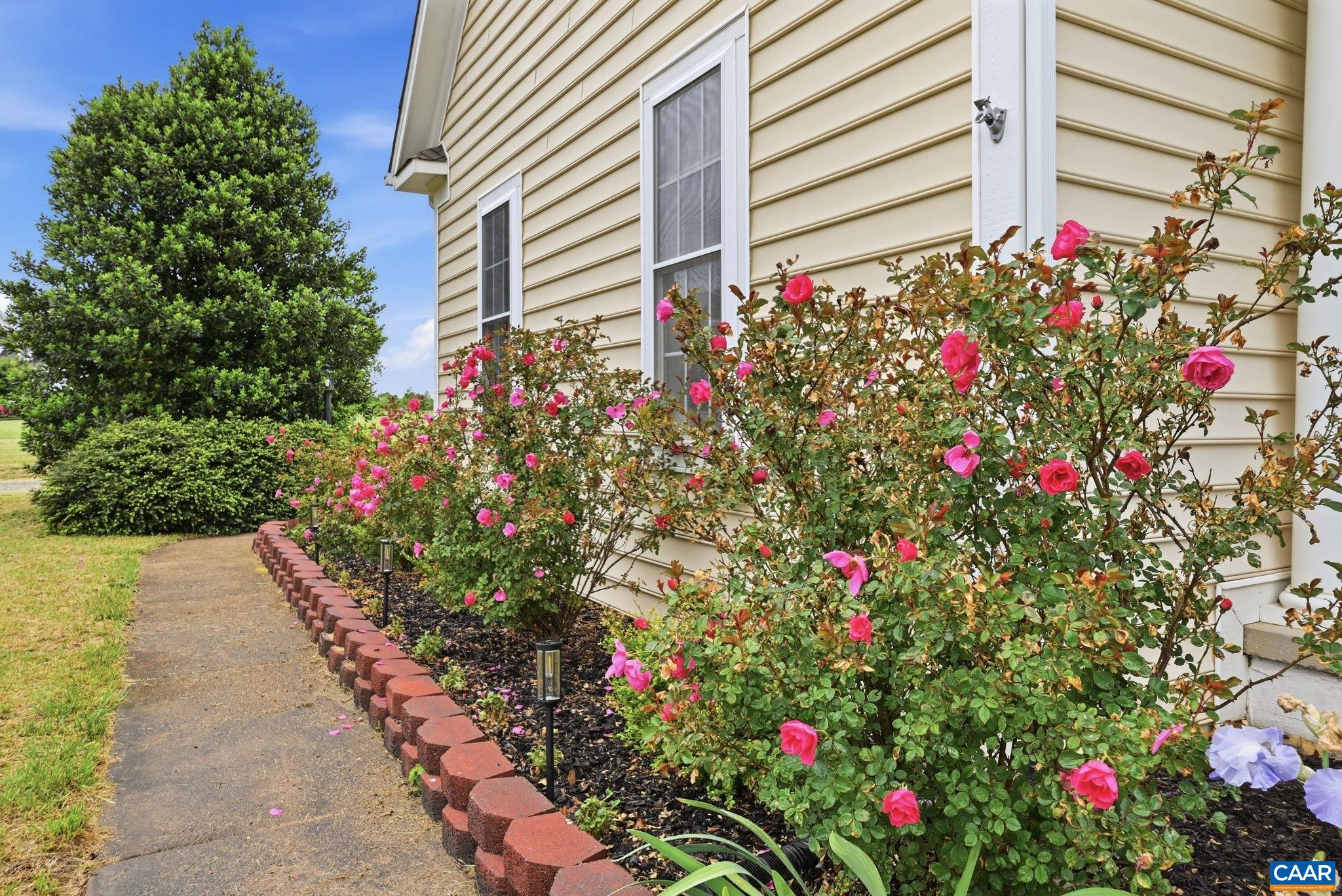 172 GLEBE LN