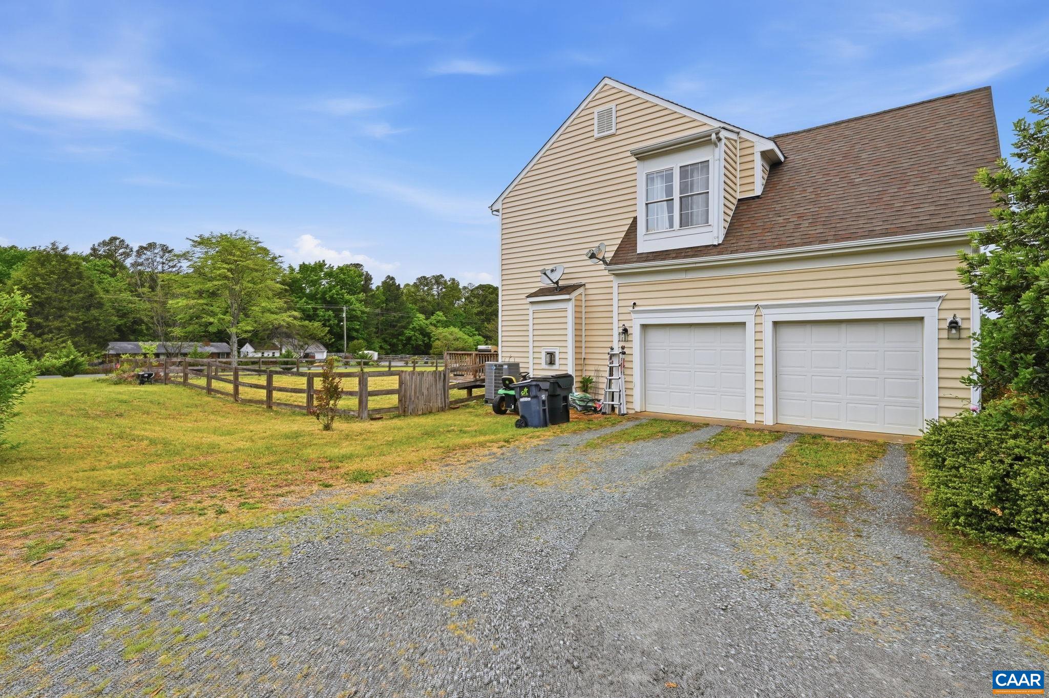 172 GLEBE LN