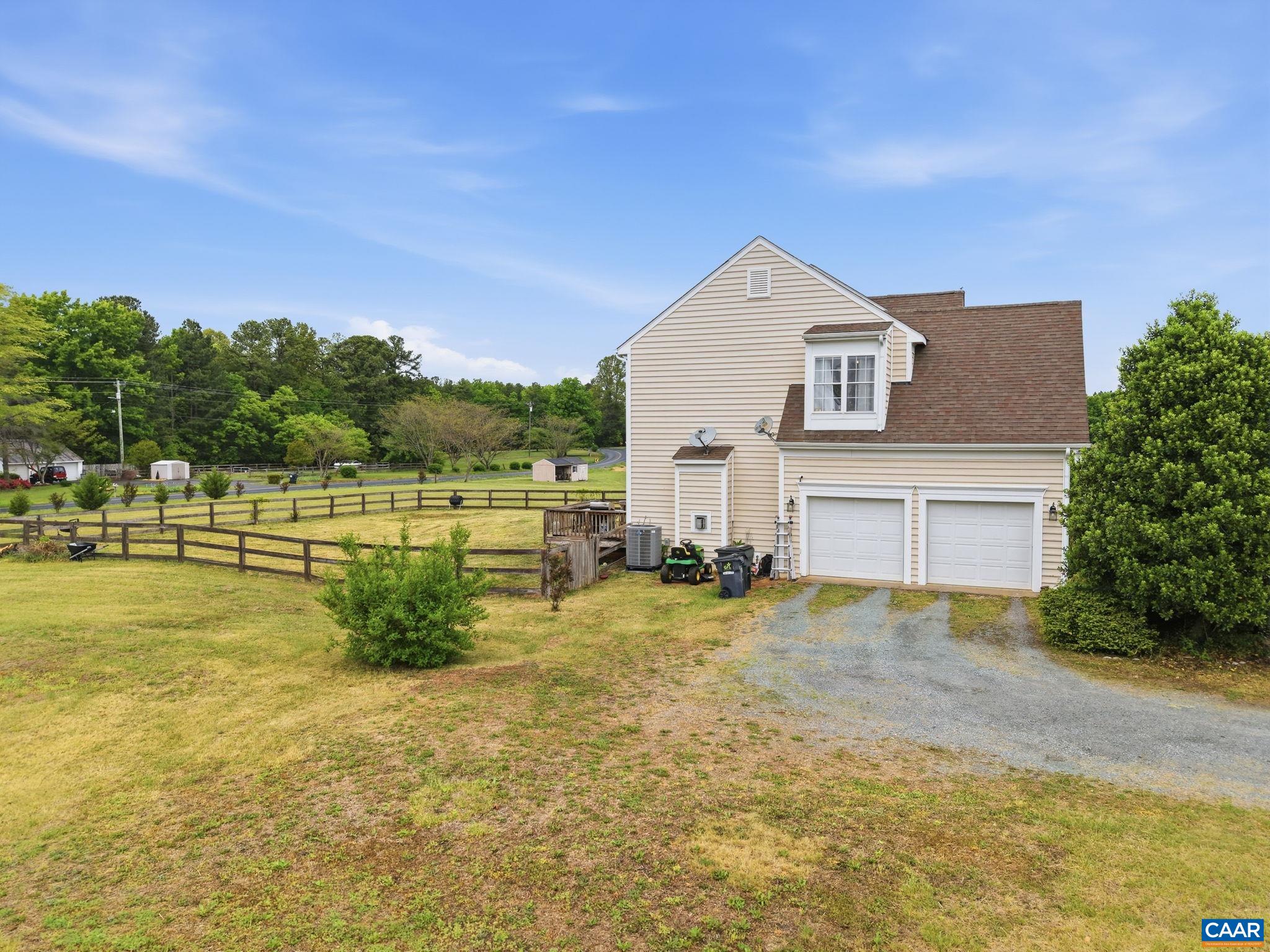 172 GLEBE LN